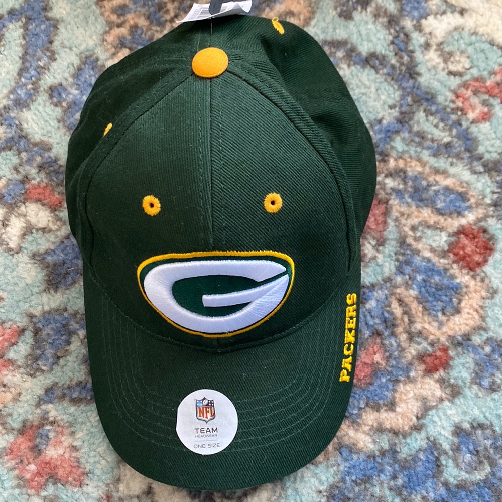 Green Bay hat. NEW Velcro